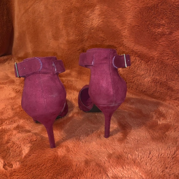 ♦️SOLD♦️Plum colored heels from a local boutique💞 - Picture 3 of 5